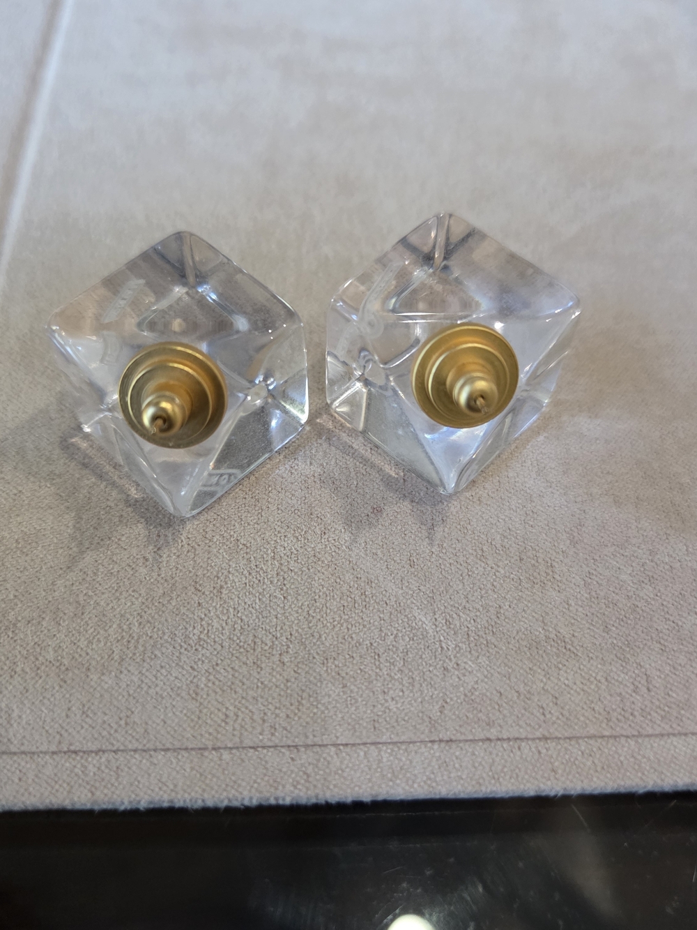 UBAH acrylic studs - Picture 4 of 6